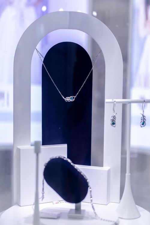 老鳳祥鉑金至愛系列巡展中央商場新街口店