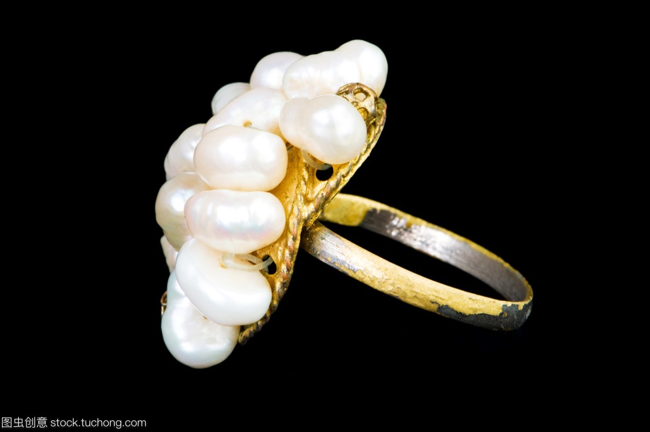 時尚,風尚,孤單,孤立,流行,瓊漿,黑,玄色,葡萄酒釀造,黑色,寶石,首飾,貴重物品,細軟,奢侈品,圈,戒指,零件,配景,背景,配件,布景,麗人,秀麗,美,美麗,摳像,黃銅,胸針,裝飾,黃銅制品,鉆石,裝點,奢侈,豪華,奢靡,侈靡,豪侈,垂飾,鉑金,發(fā)光,發(fā)亮,白色,白金,華侈,珍貴,石頭,銀,金屬,皎白,珠,白,珠寶,切,俏麗,純銀,白銀,飾物,珍珠,單獨孤立,金,黃金,孤立單獨的,金黃,金色